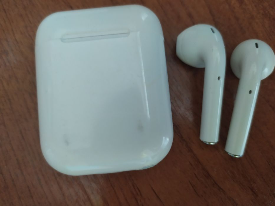 Продам наушники airpods