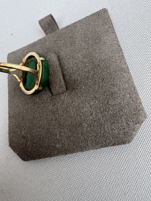 Inel din aur si malachit