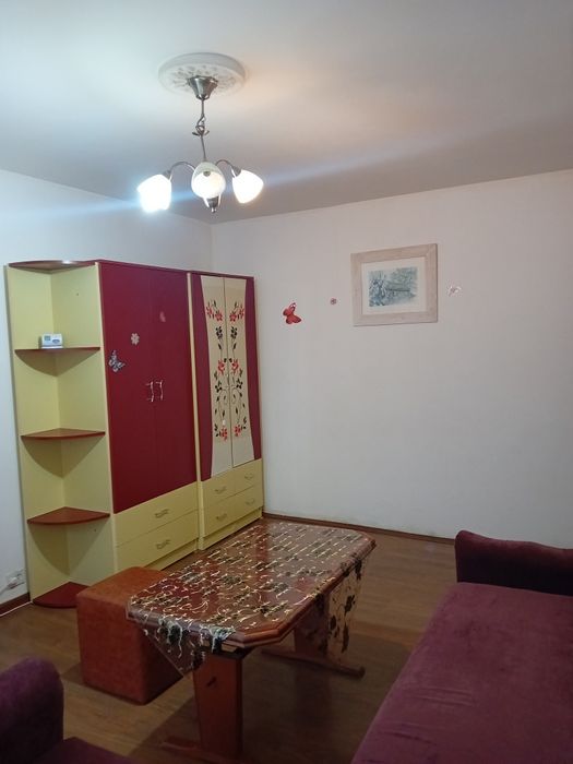 De  închiriat apartament 2 camere 220 e