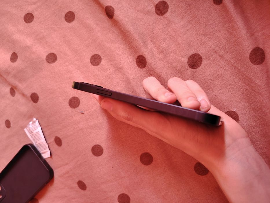 Vând iPhone 12 sau schimb baterie %100