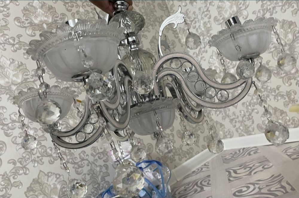Продам люстру  с кристалом 2 шт