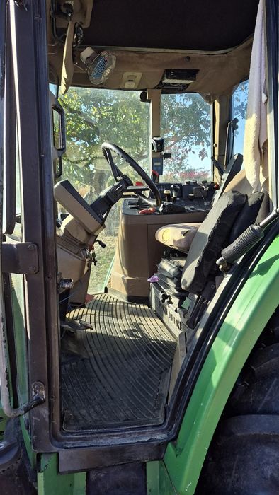 De Vanzare John Deere 6400