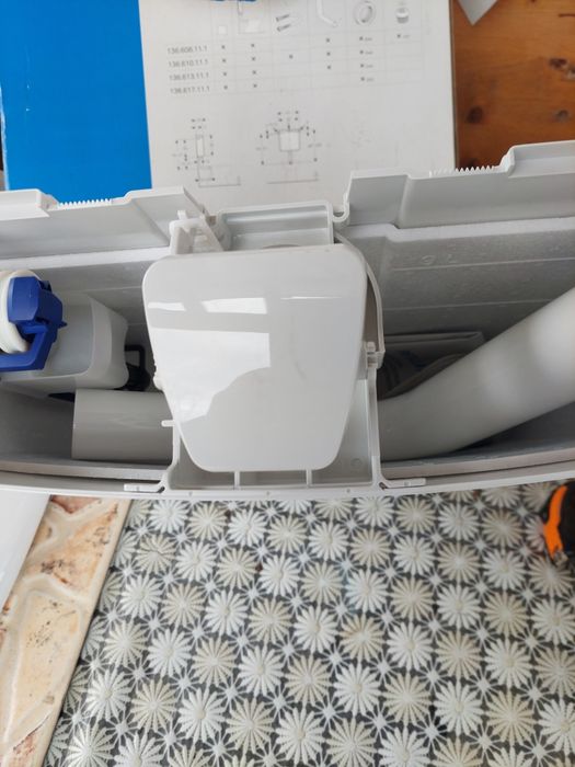 Vând rezervor pt.vas wc. nou