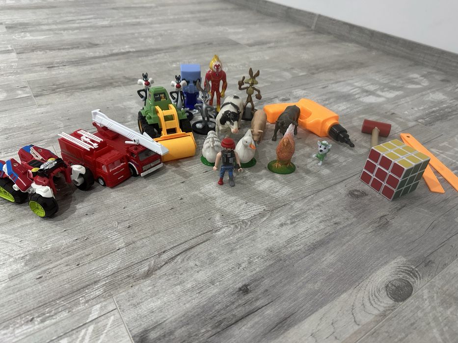 JUCARII DE MAI MULTE FELURI: plusuri,arme,masini, figurine si volan gaming!