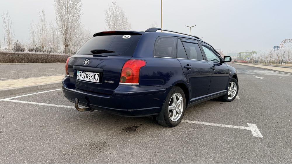 Toyota avensis 2003г