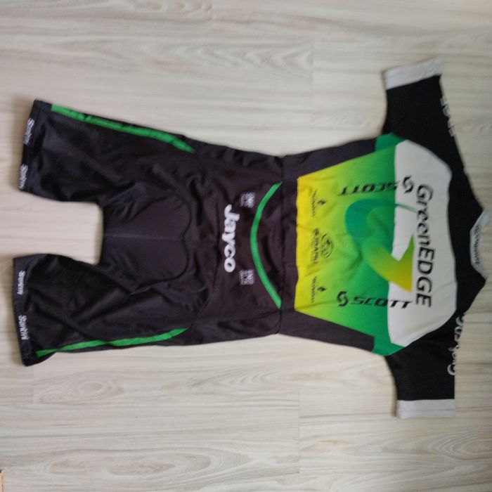 Пистов гащеризон и тениски