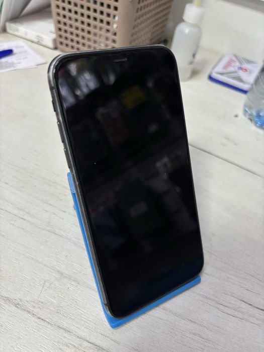 iPhone 11 с гарантией пол года