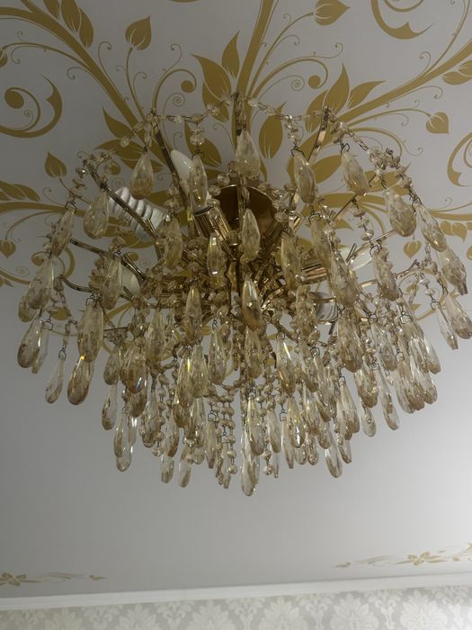 Продам красивую люстру