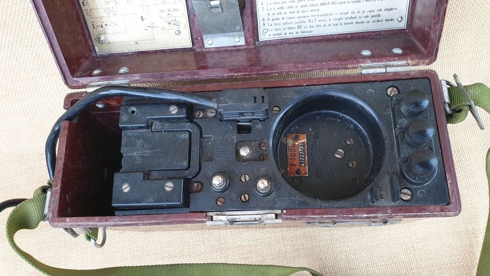 Telefon militar  F-1600