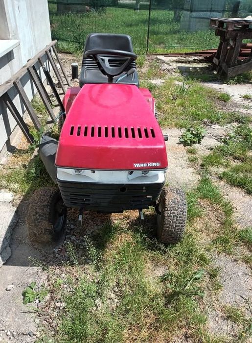 Tractoras tuns iarba