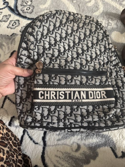 Maktab sumkalari sotiladi