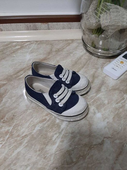 Обувь детская ботинки и слипоны 26 размер