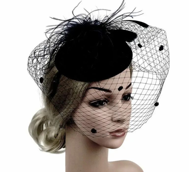 Элегантная женская шляпа с вуалью и перчатками