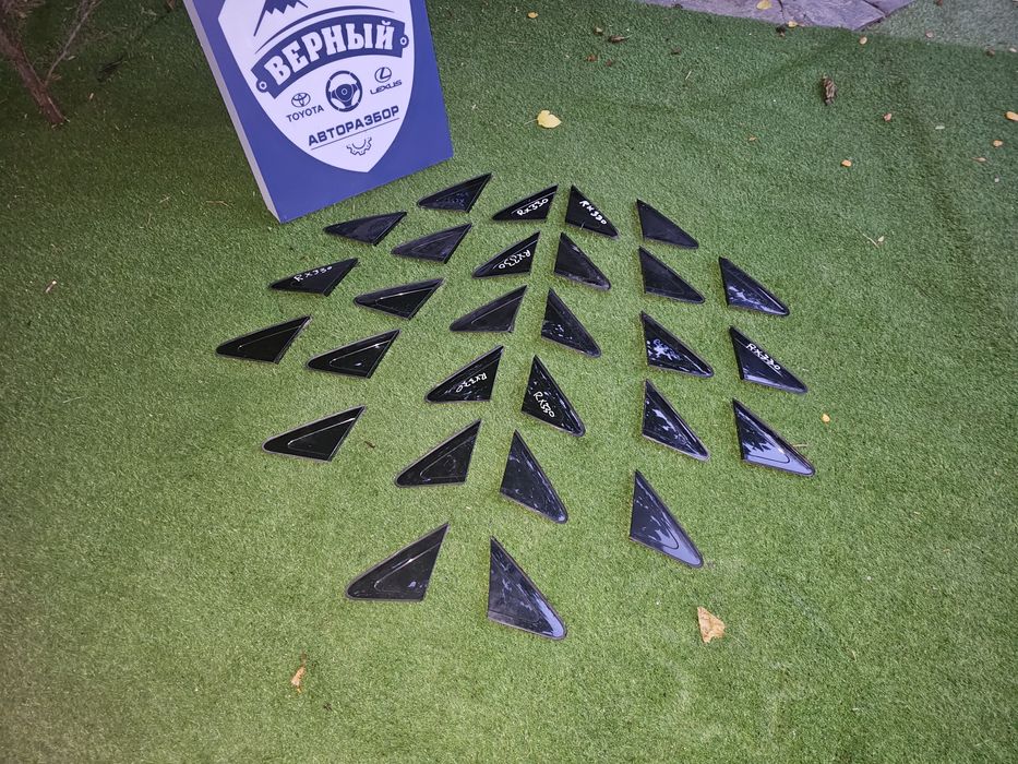 Уголок крыла LEXUS RX330