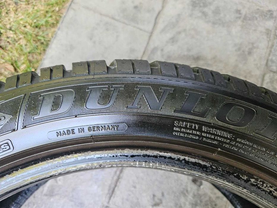 Vand 2 anvelope iarna Dunlop 225 50 18