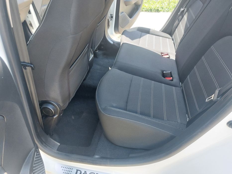 Servicii curățare interioare auto, saltele, canapele, etc.