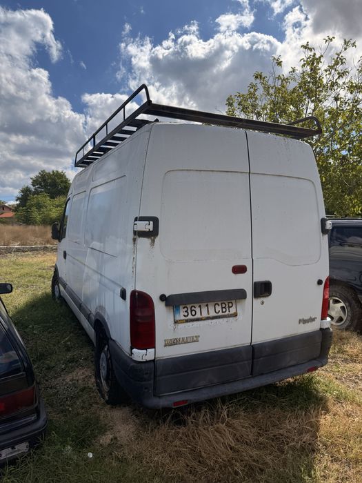 Продават се бус и джип