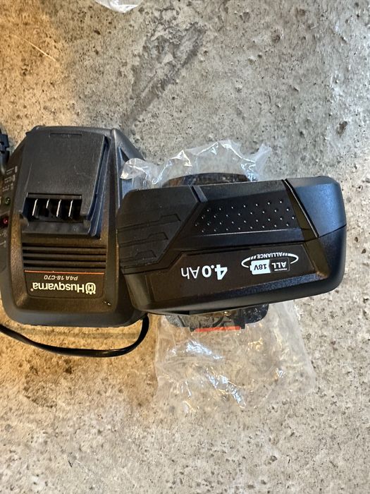 Set bateri cu incarcator noi !!!