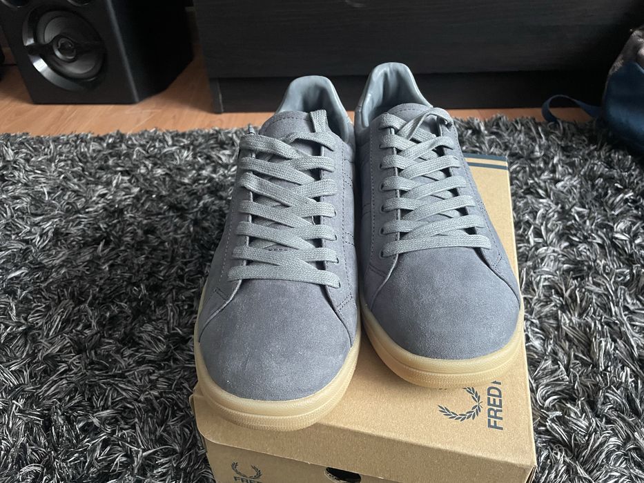 Adidasi eleganti Fred Perry - piele intoarsa - marimea 40