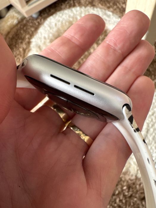 Apple Watch 5 series 44 mm с ПОДАРЪК с 19 каишки и кейс