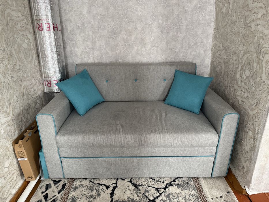 Продам подросковый диван!