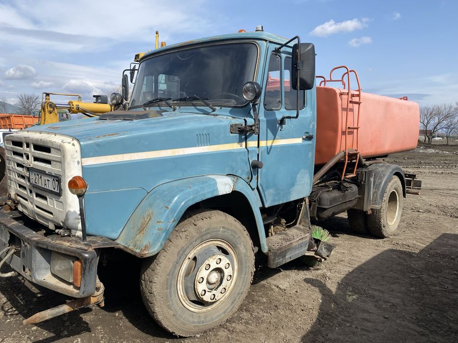 Зил Кдм поливомоечная машина