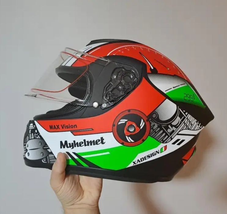 Чисто нова каска за мотор