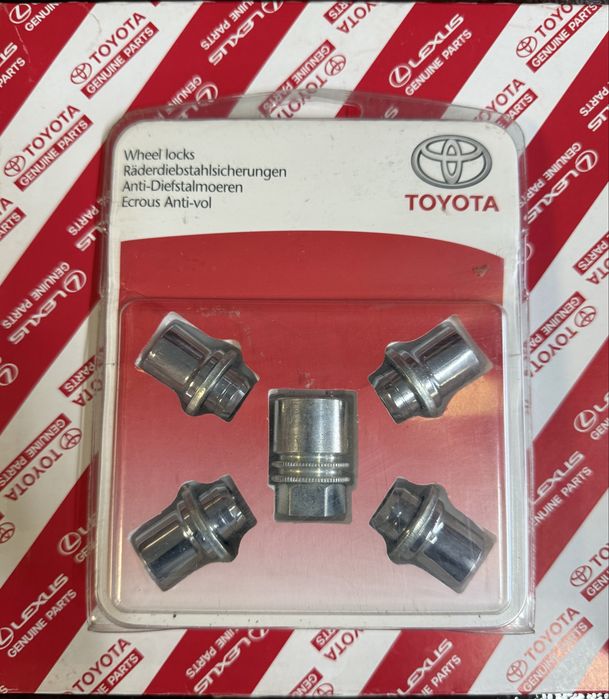 Набор ниппелей в хроме Тойота - Лексус оригинал