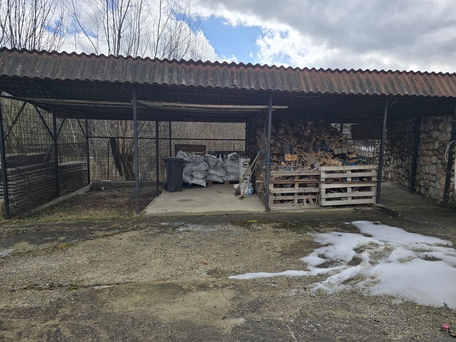 Pământ de vânzare + anexe