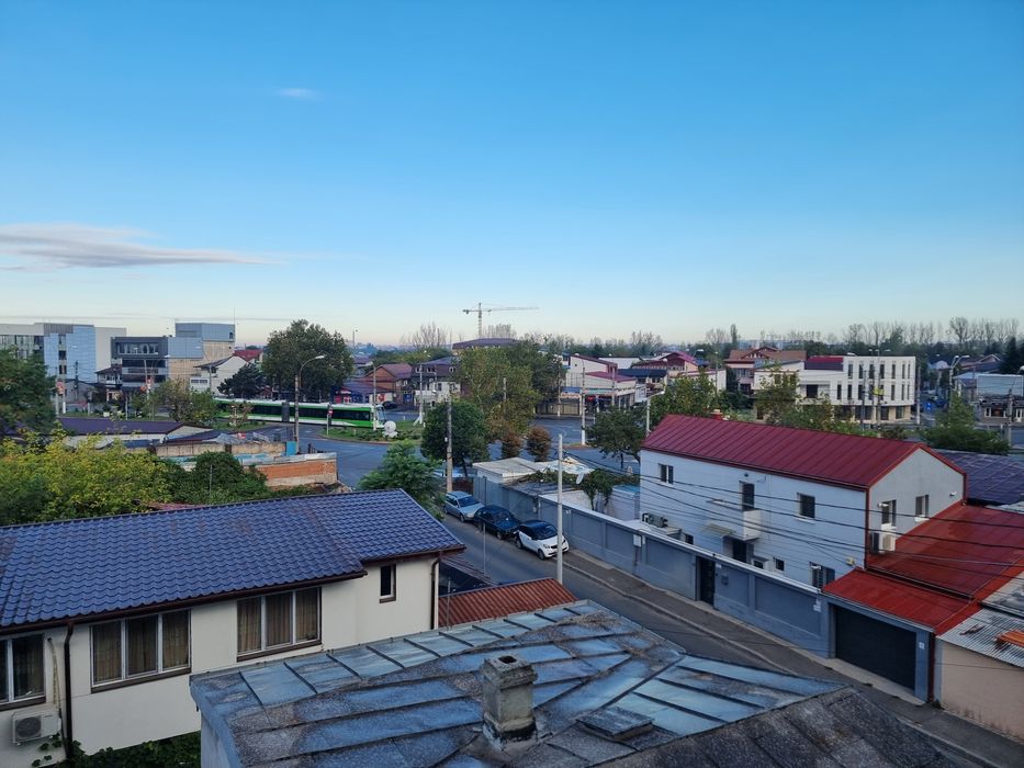 Ofer spre închiriere apartament cu 3 camere