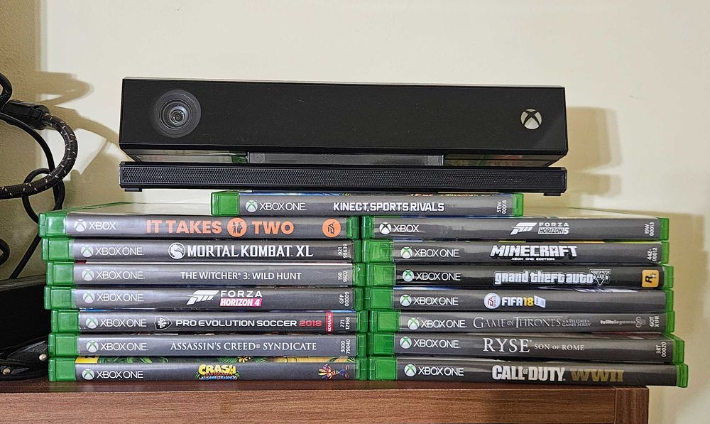 Xbox one X 2TB SSD + senzor kinect + volan + 15 jocuri