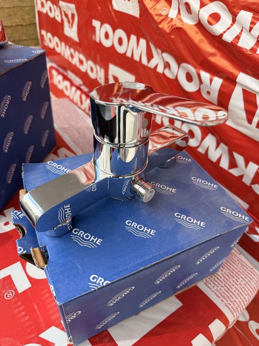Obiecte sanitare noi Ideal Standard, Grohe – lavoare, căzi, baterii, duș