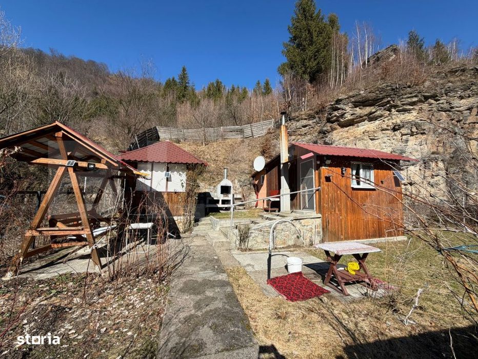 Casa de vacanta si teren intravilan, 425 mp, Valea Ierii
