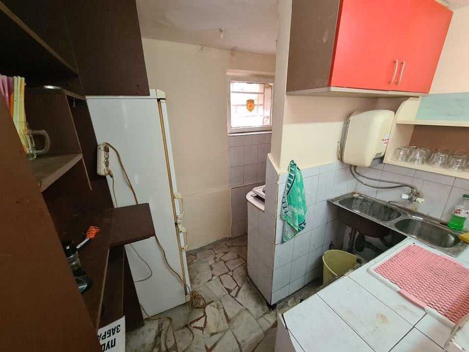 Дава се под наем Едностаен апартамент в Бургас, Център - 26 кв.м за 127.5 € - Снимка #4