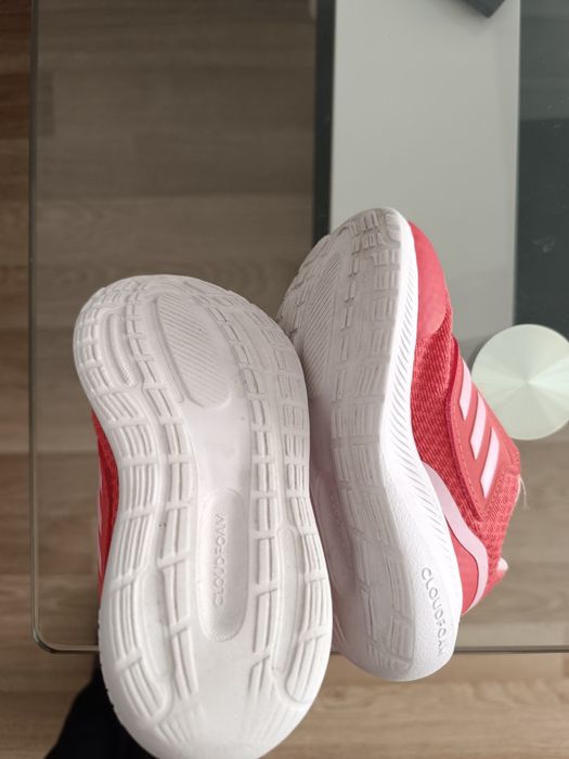 Маратонки Adidas  ном 24