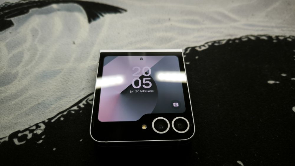 Vand/Schimb Samsung Z Flip 6 256GB Baterie 100% NOU