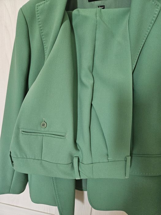 Продам костюм женский