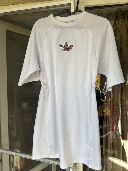 Оригинална спортна рокля Adidas