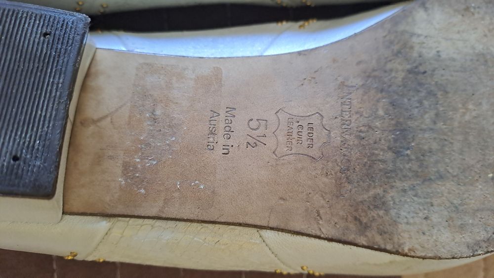 Бели дамски ниски обувки 38 номер