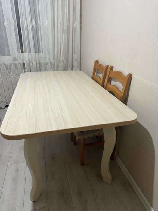 Продам кухонный стол