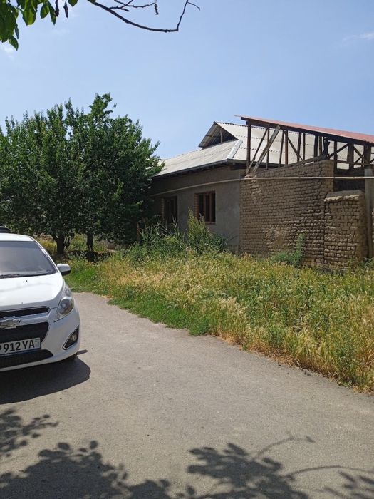 Uy sotiladi 15 sotix