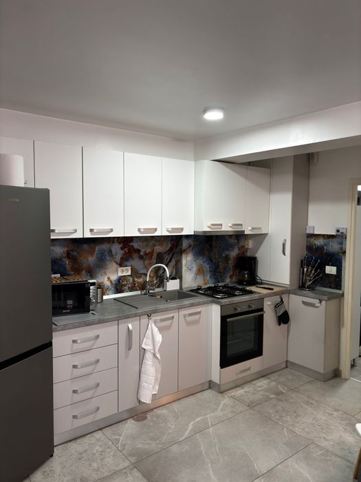 Închiriez apartament cu două camere