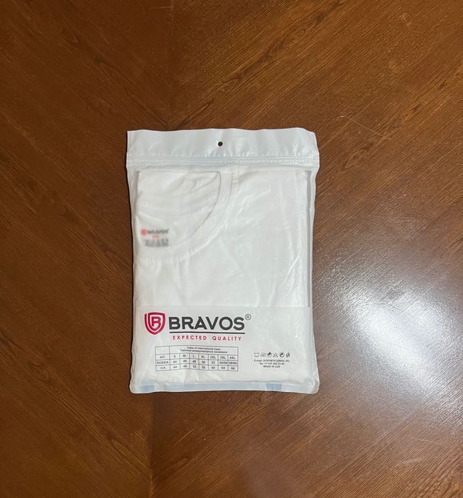 Белая футболка от Bravos