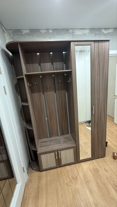 Продам шкаф в прихожую