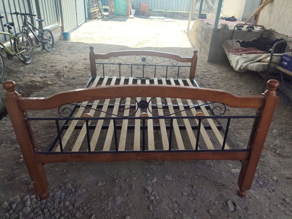 Продам 2 х спальную кровать