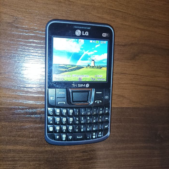 Кнопочный LG C333