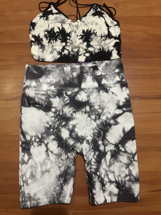 Спортен екип от две части