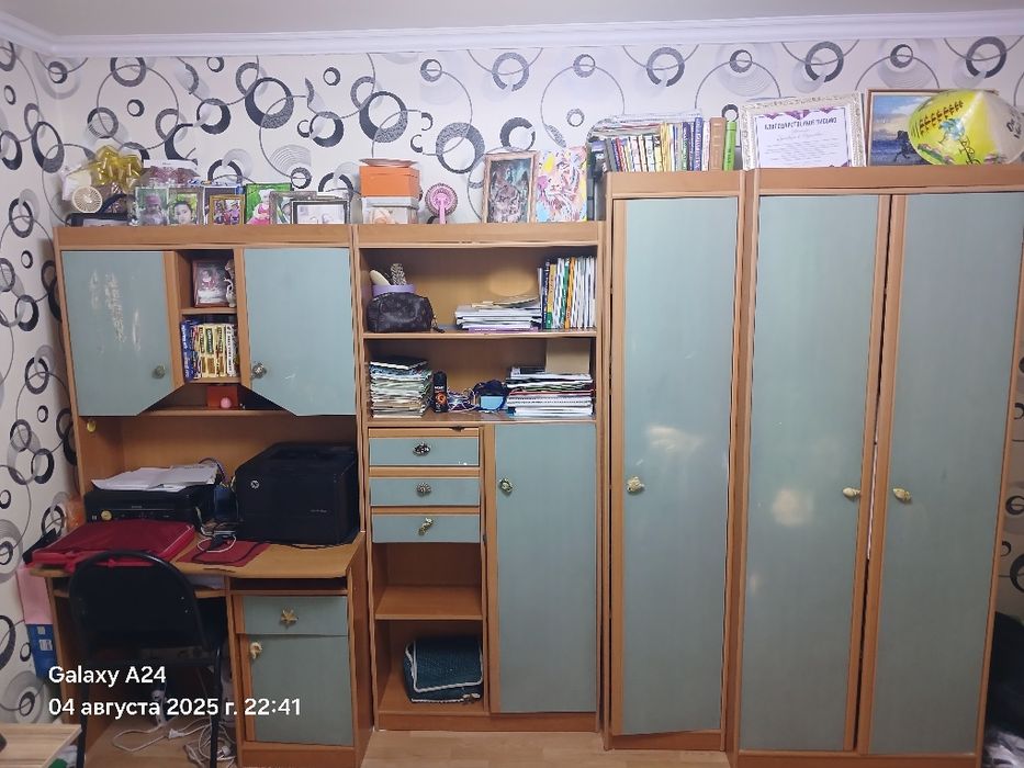 Продается полка и письменный стол! 25.000 торг