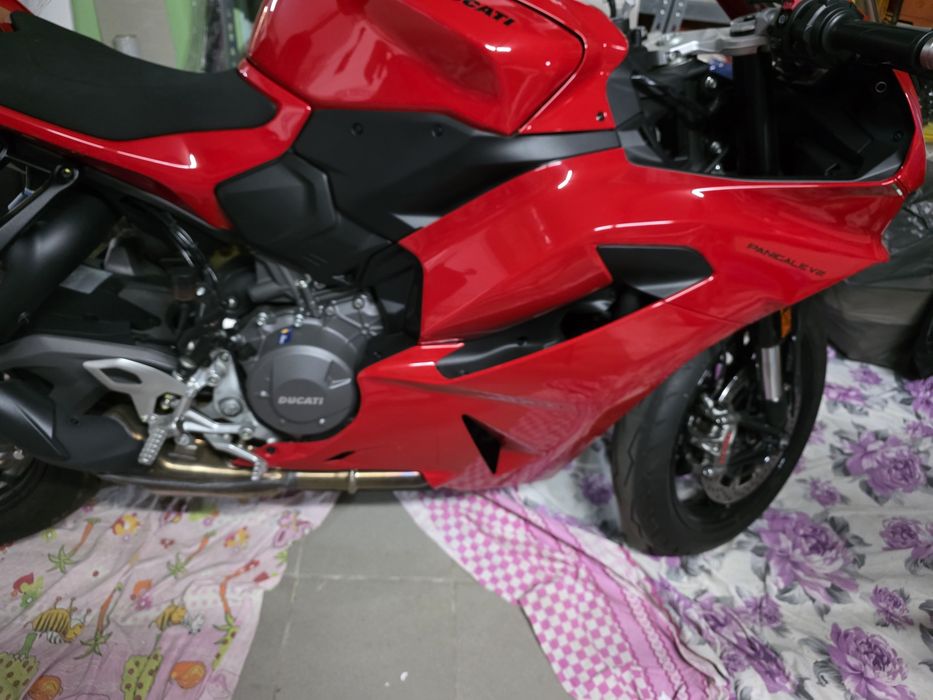 Ducati V2 2025,1280km,4 ani garanție, 16000 euro