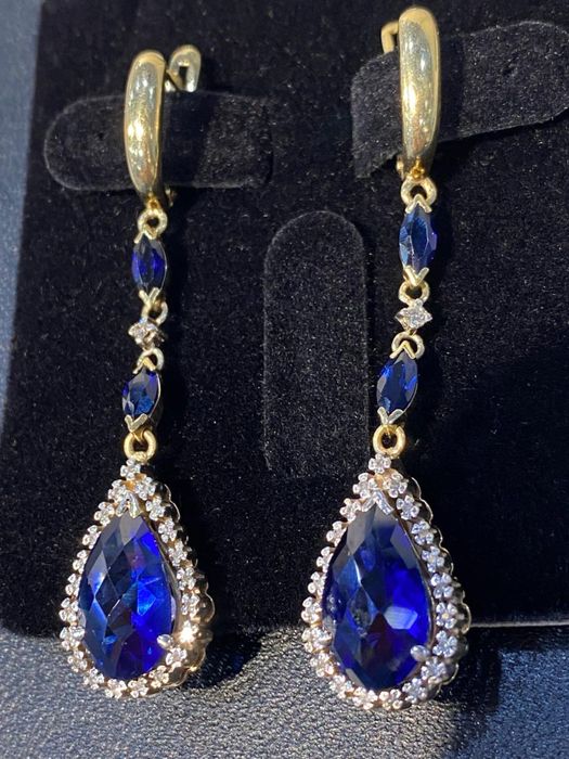 Продам золотые серьги с бриллиантами